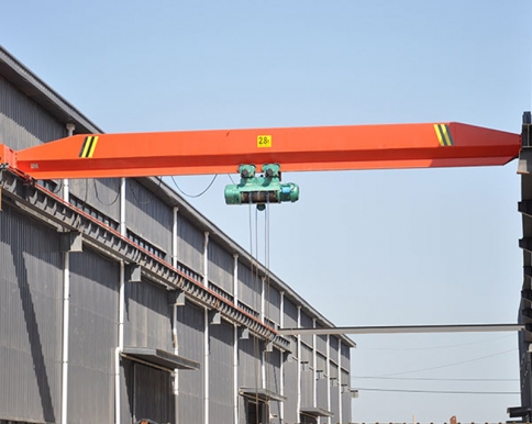 It can be equipped with one electric hoist or two electric hoists