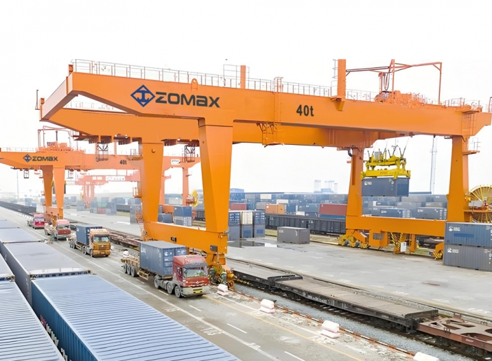 Rail-mounted gantry crane